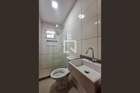 Banheiro de kitnet/studio para alugar com 1 quarto, 18m² em São Domingos, Niterói