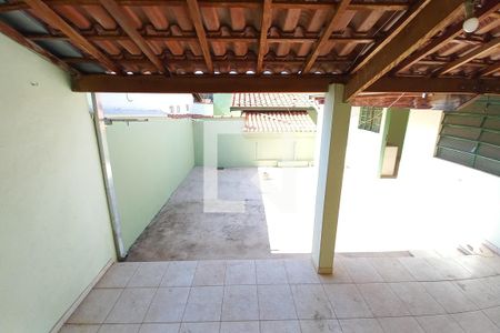 Vista da Sala de casa à venda com 4 quartos, 142m² em Parque Santa Bárbara, Campinas
