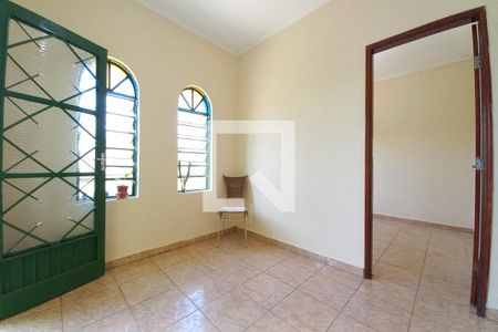 Sala de casa à venda com 4 quartos, 142m² em Parque Santa Bárbara, Campinas