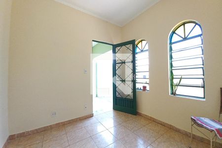 Sala de casa à venda com 4 quartos, 142m² em Parque Santa Bárbara, Campinas