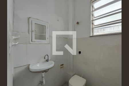 Apartamento à venda com 60m², 2 quartos e sem vaga Apartamento à venda com 60m², 2 quartos e sem vagaBanheiro Corredor