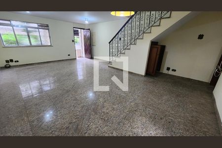 Sala de casa para alugar com 3 quartos, 130m² em Gonzaga, Santos