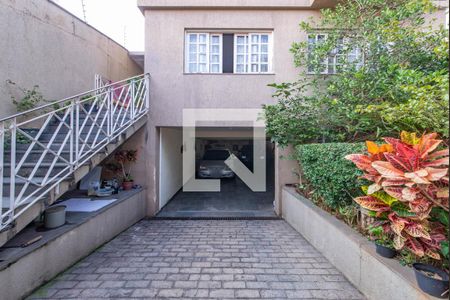 Casa à venda com 268m², 3 quartos e 5 vagas Casa à venda com 268m², 3 quartos e 5 vagasEntrada