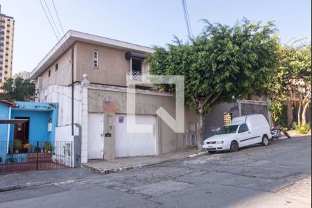Casa à venda com 268m², 3 quartos e 5 vagas Casa à venda com 268m², 3 quartos e 5 vagasFachada