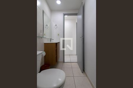 banheiro social_4 de apartamento para alugar com 2 quartos, 50m² em Vila Moinho Velho, São Paulo
