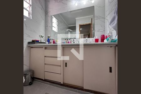 Casa à venda com 146m², 4 quartos e 2 vagasBanheiro