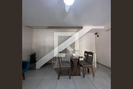 Sala de casa à venda com 4 quartos, 146m² em Jardim Sarah, São Paulo