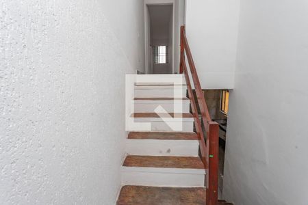 Escada para os quartos  de casa à venda com 2 quartos, 65m² em Piraporinha, Diadema