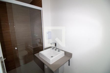 Banheiro de kitnet/studio para alugar com 1 quarto, 25m² em Jardim das Acacias, São Paulo