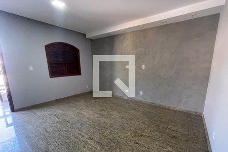 Sala de casa para alugar com 2 quartos, 213m² em Engenho do Porto, Duque de Caxias