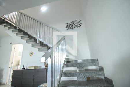 Escada de casa à venda com 3 quartos, 279m² em Jardim Analia Franco, São Paulo