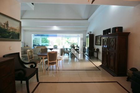 Sala de casa de condomínio para alugar com 5 quartos, 299m² em Acapulco, Guarujá