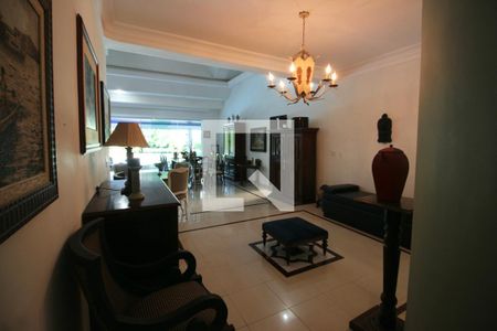 Sala de casa de condomínio para alugar com 4 quartos, 350m² em Acapulco, Guarujá