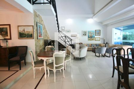 Sala de casa de condomínio para alugar com 4 quartos, 350m² em Acapulco, Guarujá