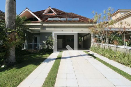 Casa de condomínio para alugar com 350m², 4 quartos e 4 vagasFachada