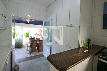 Casa de condomínio para alugar com 350m², 4 quartos e 4 vagasCozinha