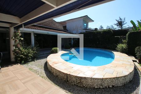 Casa de condomínio para alugar com 350m², 4 quartos e 4 vagasPiscina