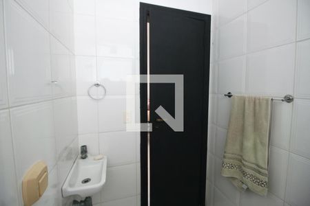 Casa de condomínio para alugar com 350m², 4 quartos e 4 vagasBanheiro de serviço