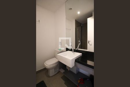 Banheiro  de kitnet/studio para alugar com 1 quarto, 23m² em Indianópolis, São Paulo