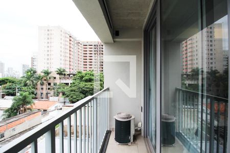Varanda  de kitnet/studio para alugar com 1 quarto, 23m² em Indianópolis, São Paulo