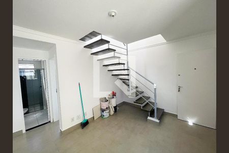 Sala de apartamento para alugar com 2 quartos, 90m² em Industrial, Contagem