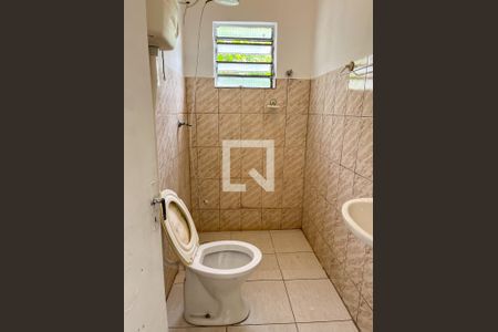 Banheiro de casa de condomínio para alugar com 1 quarto, 45m² em Jardim Peri, São Paulo