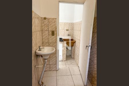 Casa de condomínio para alugar com 45m², 1 quarto e sem vagaBanheiro