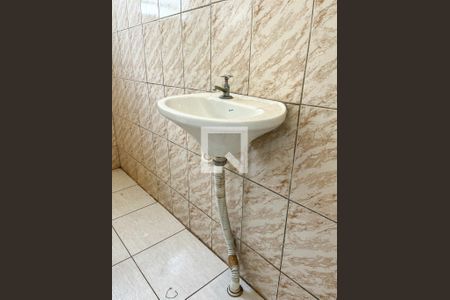 Casa de condomínio para alugar com 45m², 1 quarto e sem vagaBanheiro