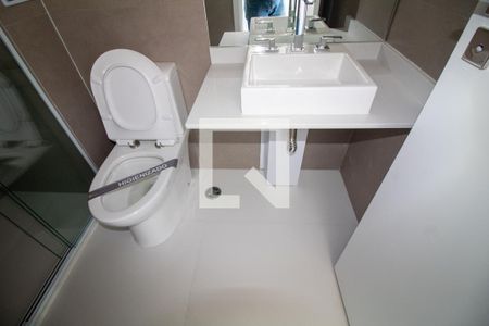 Banheiro de kitnet/studio para alugar com 1 quarto, 25m² em Jardim das Acacias, São Paulo