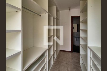 Apartamento à venda com 250m², 3 quartos e 3 vagasCloset Quarto