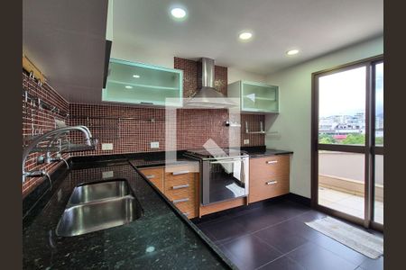 Apartamento à venda com 250m², 3 quartos e 3 vagasCozinha 