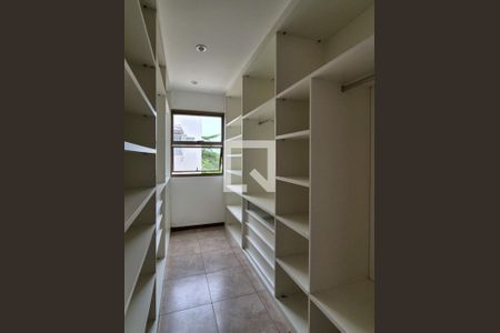 Apartamento à venda com 250m², 3 quartos e 3 vagasCloset Quarto