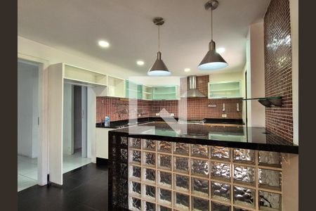 Apartamento à venda com 250m², 3 quartos e 3 vagasCozinha 