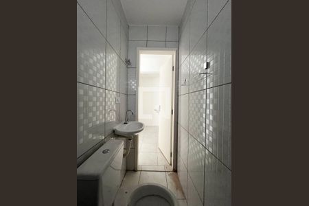 Banheiro de kitnet/studio para alugar com 1 quarto, 28m² em Vila Parque Jabaquara, São Paulo