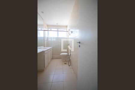 Apartamento à venda com 125m², 3 quartos e sem vagaBanheiro da Suíte