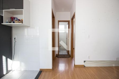 Corredor de apartamento para alugar com 2 quartos, 46m² em Conjunto Residencial Bela Vista, Poá