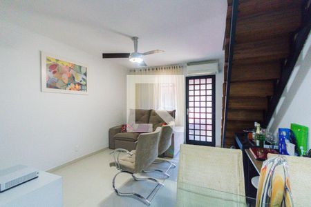 Sala de casa de condomínio à venda com 2 quartos, 72m² em Freguesia (jacarepaguá), Rio de Janeiro