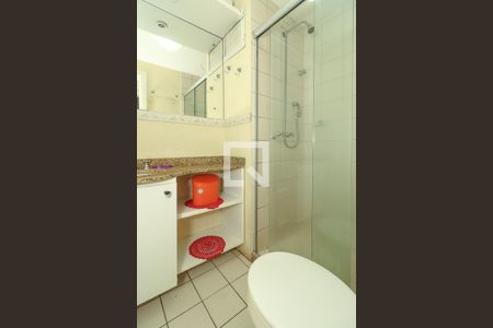 Banheiro de apartamento à venda com 1 quarto, 80m² em Menino Deus, Porto Alegre