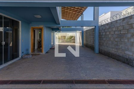 Casa à venda com 1063m², 5 quartos e 7 vagas Casa à venda com 1063m², 5 quartos e 7 vagasEntrada - Garagem