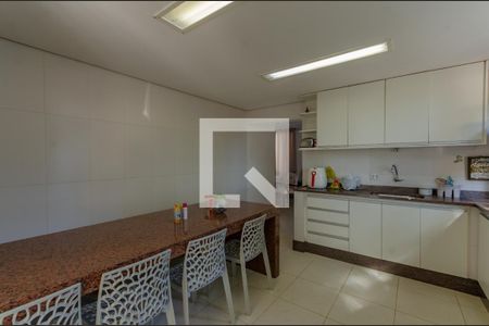 Casa à venda com 1063m², 5 quartos e 7 vagas Casa à venda com 1063m², 5 quartos e 7 vagasCozinha