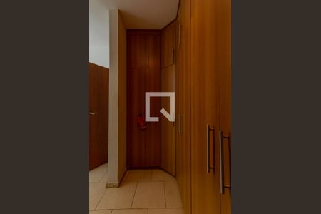 Casa à venda com 1063m², 5 quartos e 7 vagas Casa à venda com 1063m², 5 quartos e 7 vagasSuíte 2 - Closet