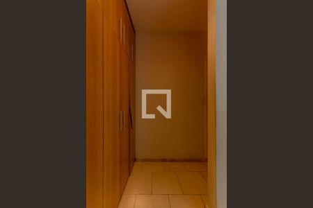 Casa à venda com 1063m², 5 quartos e 7 vagas Casa à venda com 1063m², 5 quartos e 7 vagasSuíte 2 - Closet