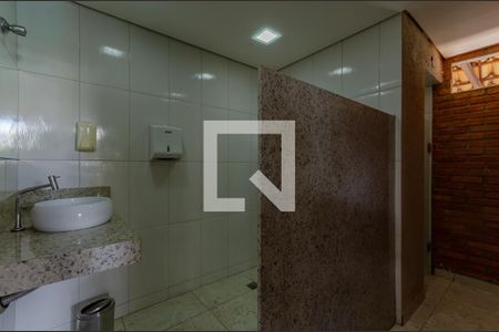 Casa à venda com 1063m², 5 quartos e 7 vagas Casa à venda com 1063m², 5 quartos e 7 vagasÁrea Gourmet - Banheiro