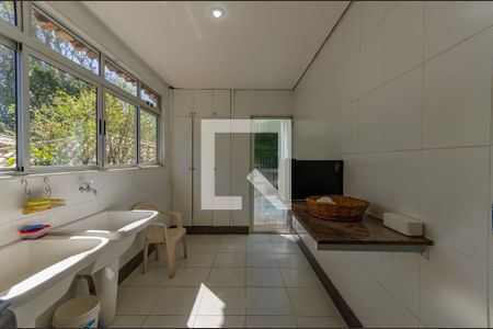 Casa à venda com 1063m², 5 quartos e 7 vagas Casa à venda com 1063m², 5 quartos e 7 vagasÁrea de Serviço