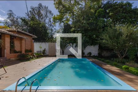 Casa à venda com 1063m², 5 quartos e 7 vagas Casa à venda com 1063m², 5 quartos e 7 vagasPiscina