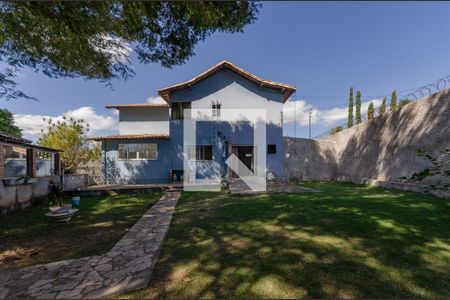 Casa à venda com 1063m², 5 quartos e 7 vagas Casa à venda com 1063m², 5 quartos e 7 vagasQuintal