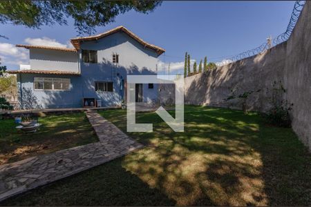 Casa à venda com 1063m², 5 quartos e 7 vagas Casa à venda com 1063m², 5 quartos e 7 vagasQuintal