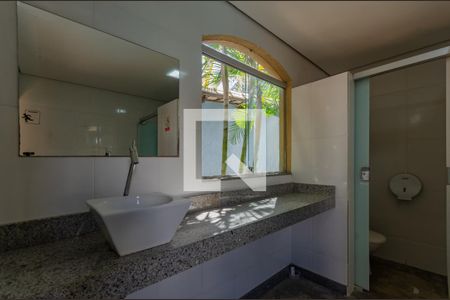 Casa à venda com 1063m², 5 quartos e 7 vagas Casa à venda com 1063m², 5 quartos e 7 vagasÁrea Gourmet - Banheiro