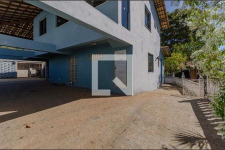 Casa à venda com 1063m², 5 quartos e 7 vagas Casa à venda com 1063m², 5 quartos e 7 vagasEntrada - Garagem