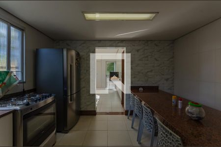 Casa à venda com 1063m², 5 quartos e 7 vagas Casa à venda com 1063m², 5 quartos e 7 vagasCozinha